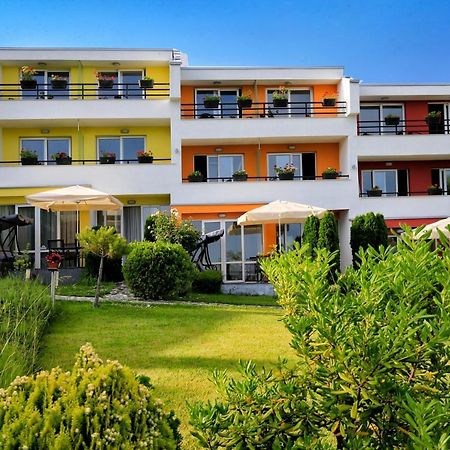 Stayinn Rainbow Houses Beachfront By Asteri Hotels Солнечный берег Экстерьер фото