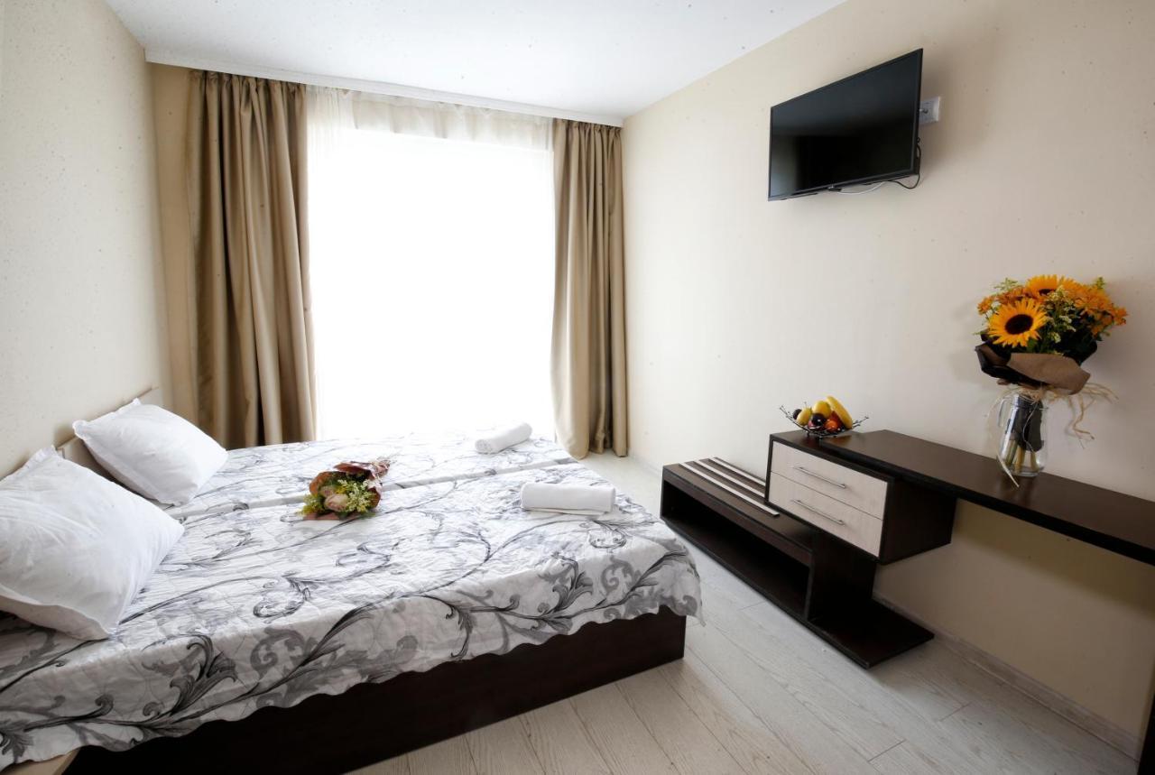 Stayinn Rainbow Houses Beachfront By Asteri Hotels Солнечный берег Экстерьер фото