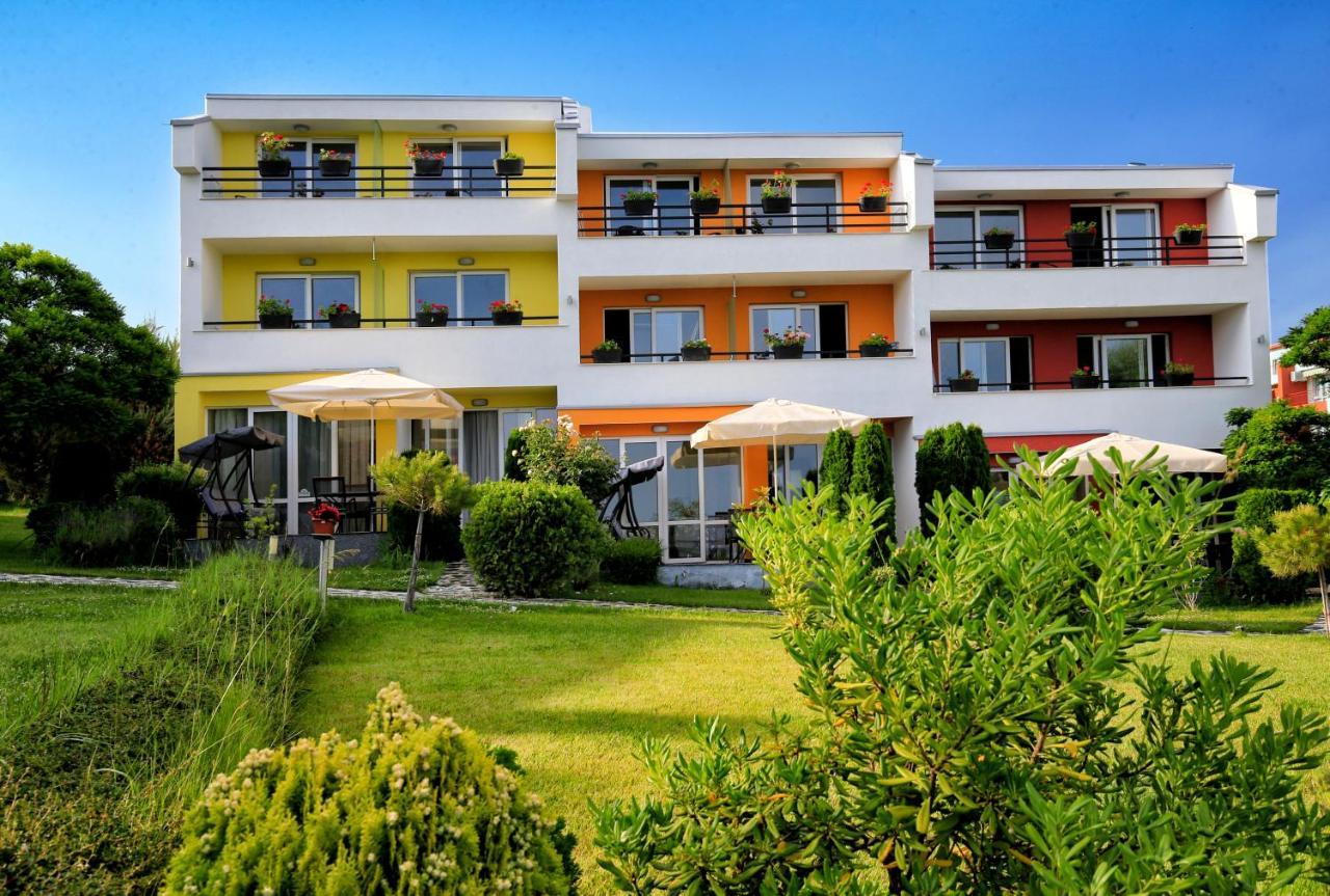 Stayinn Rainbow Houses Beachfront By Asteri Hotels Солнечный берег Экстерьер фото