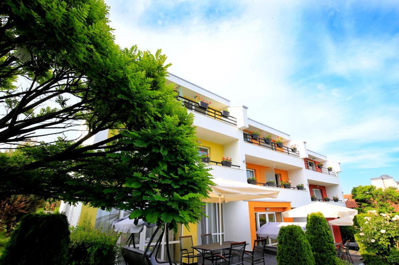 Stayinn Rainbow Houses Beachfront By Asteri Hotels Солнечный берег Экстерьер фото