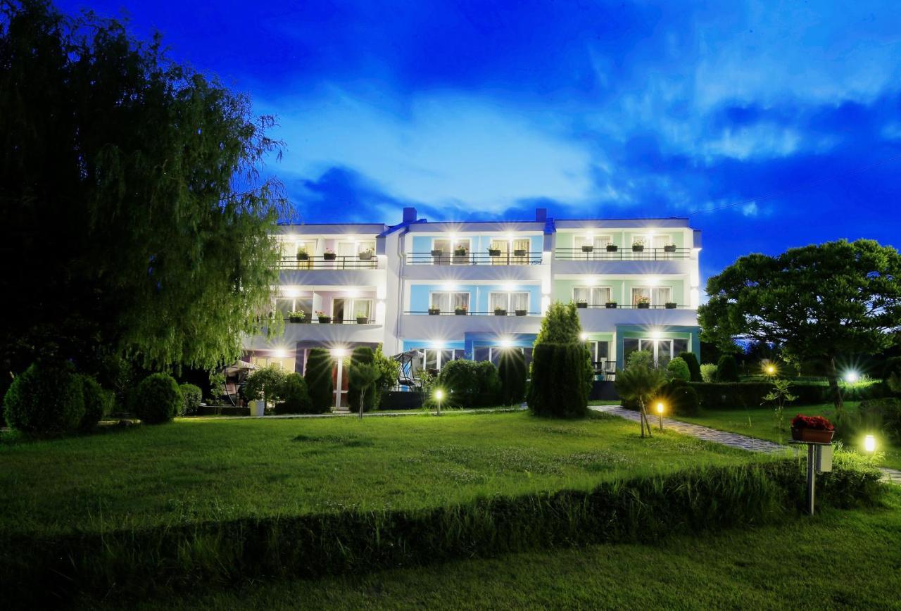 Stayinn Rainbow Houses Beachfront By Asteri Hotels Солнечный берег Экстерьер фото