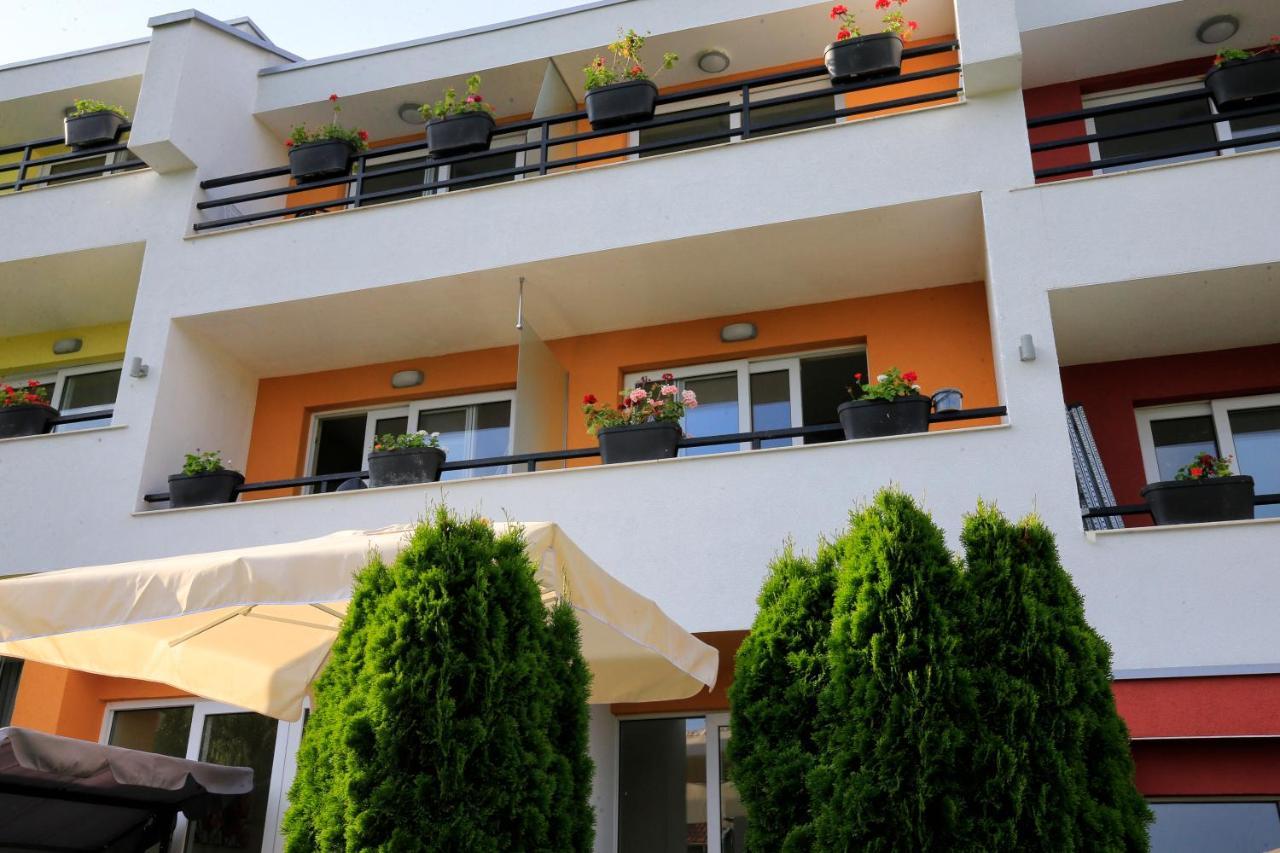 Stayinn Rainbow Houses Beachfront By Asteri Hotels Солнечный берег Экстерьер фото