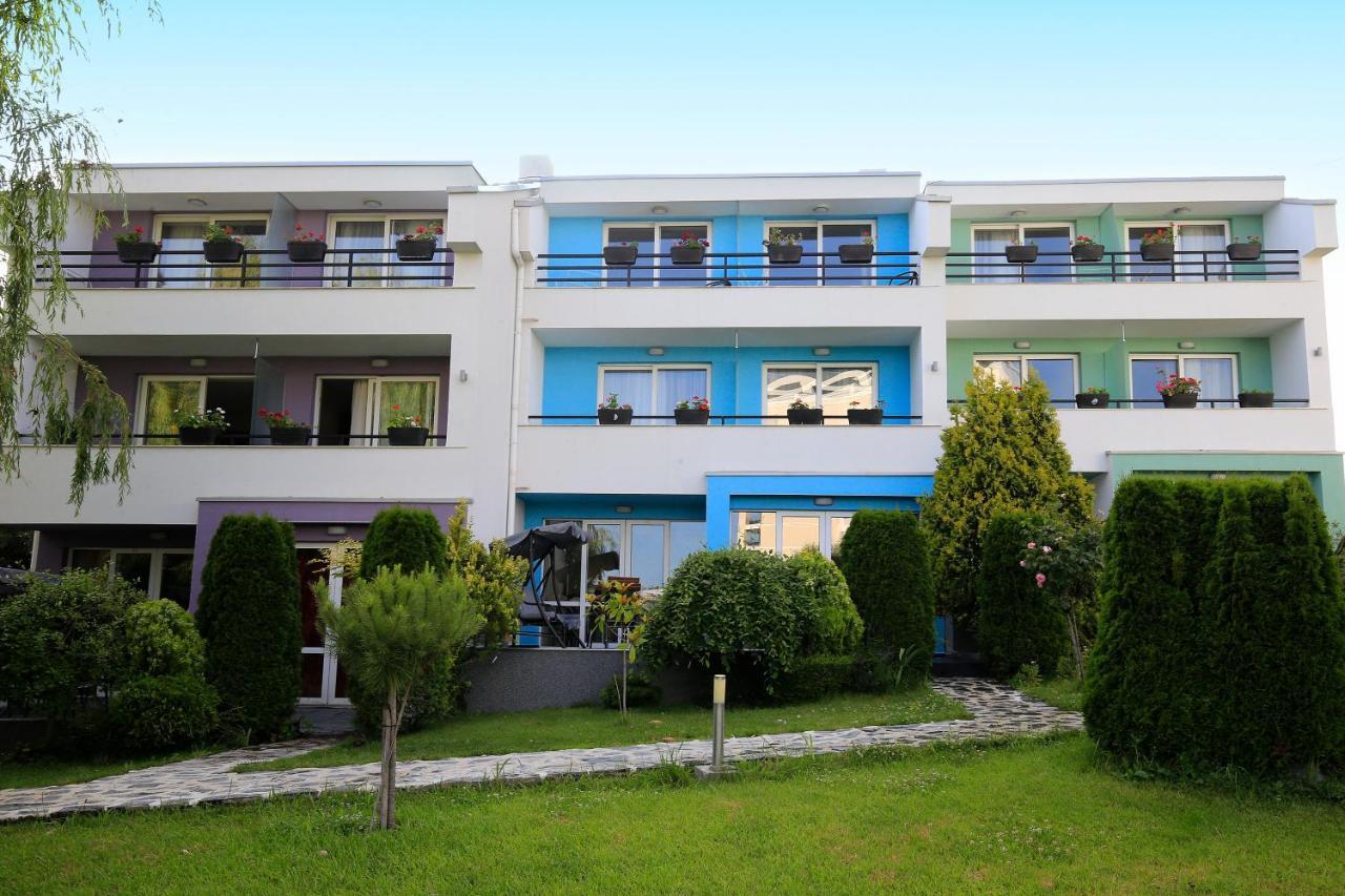 Stayinn Rainbow Houses Beachfront By Asteri Hotels Солнечный берег Экстерьер фото