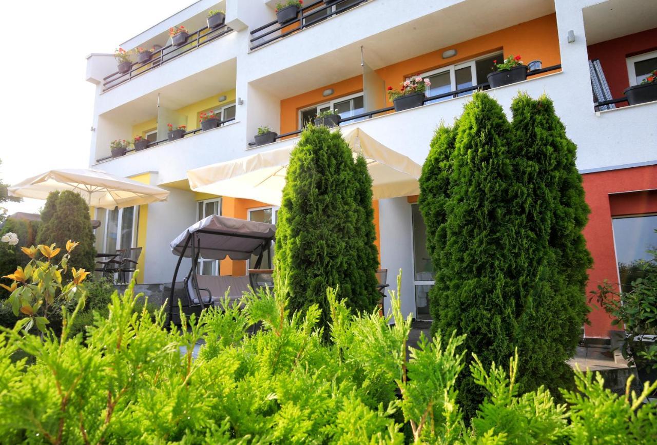 Stayinn Rainbow Houses Beachfront By Asteri Hotels Солнечный берег Экстерьер фото