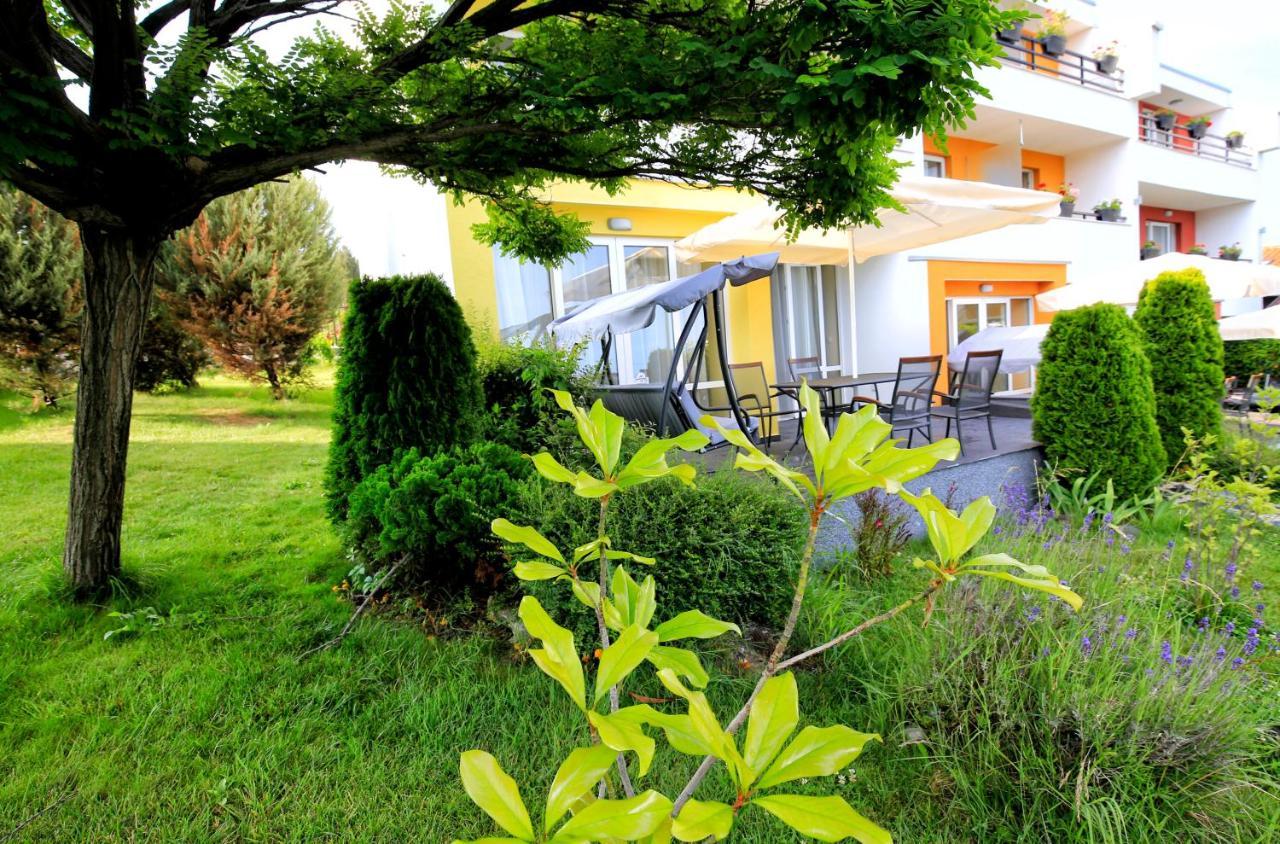Stayinn Rainbow Houses Beachfront By Asteri Hotels Солнечный берег Экстерьер фото