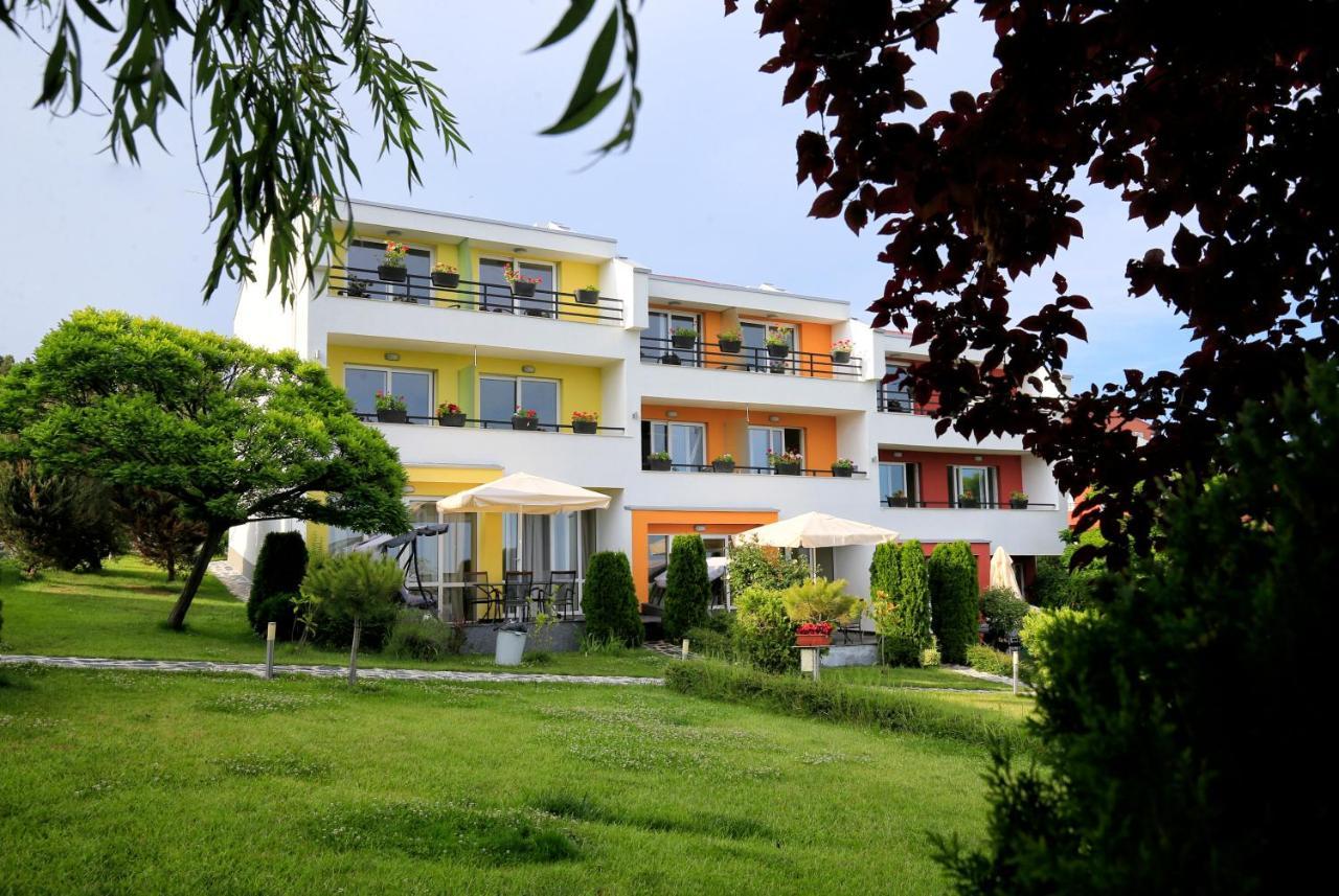 Stayinn Rainbow Houses Beachfront By Asteri Hotels Солнечный берег Экстерьер фото