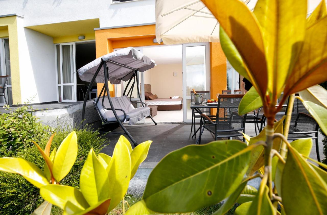 Stayinn Rainbow Houses Beachfront By Asteri Hotels Солнечный берег Экстерьер фото