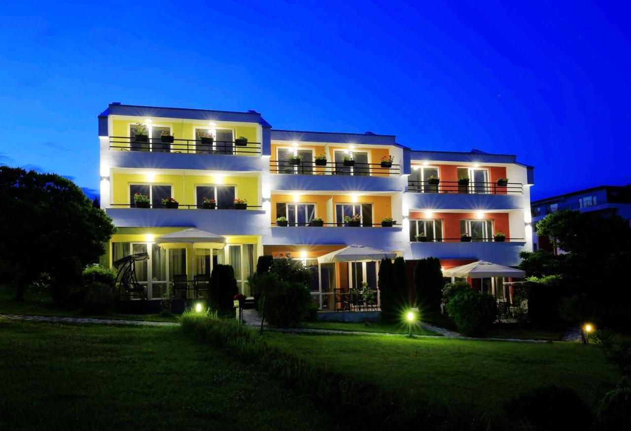Stayinn Rainbow Houses Beachfront By Asteri Hotels Солнечный берег Экстерьер фото