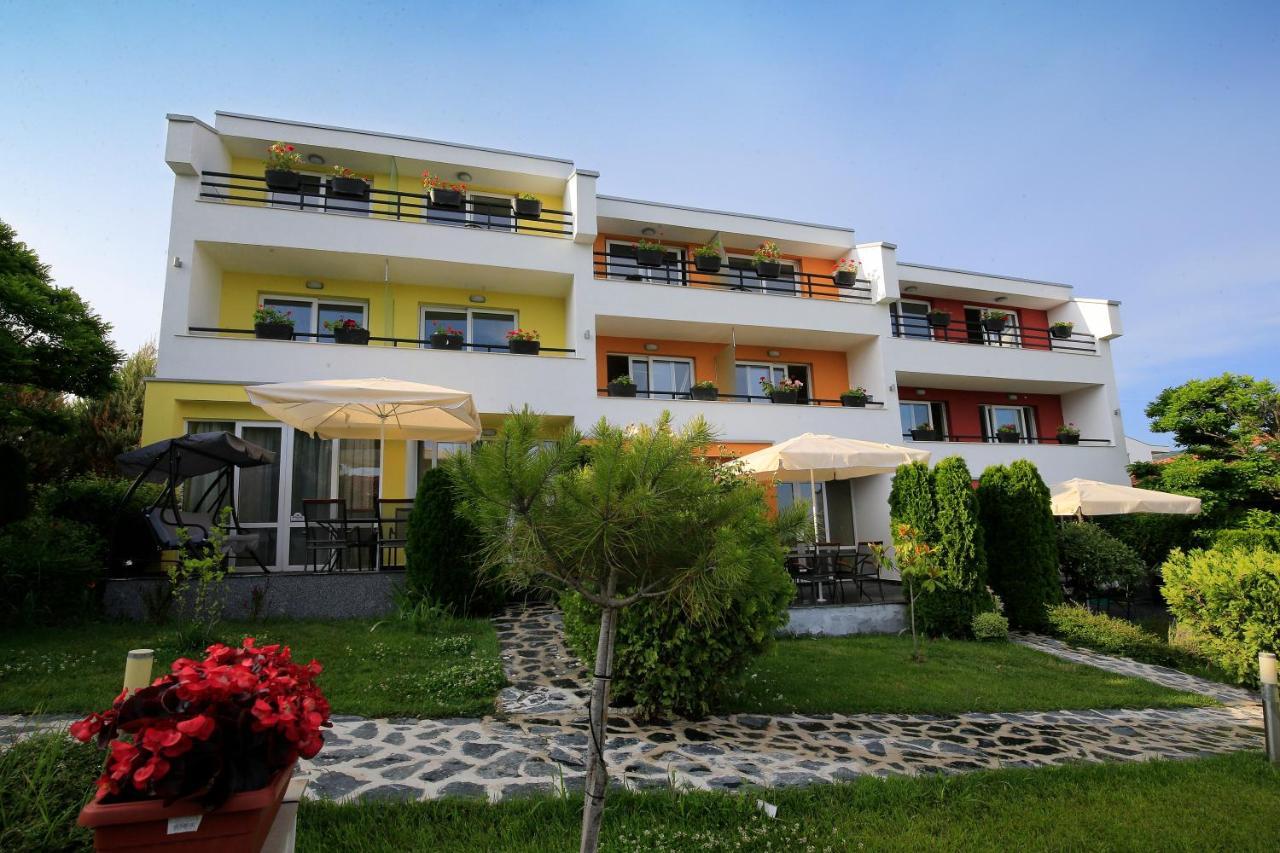 Stayinn Rainbow Houses Beachfront By Asteri Hotels Солнечный берег Экстерьер фото