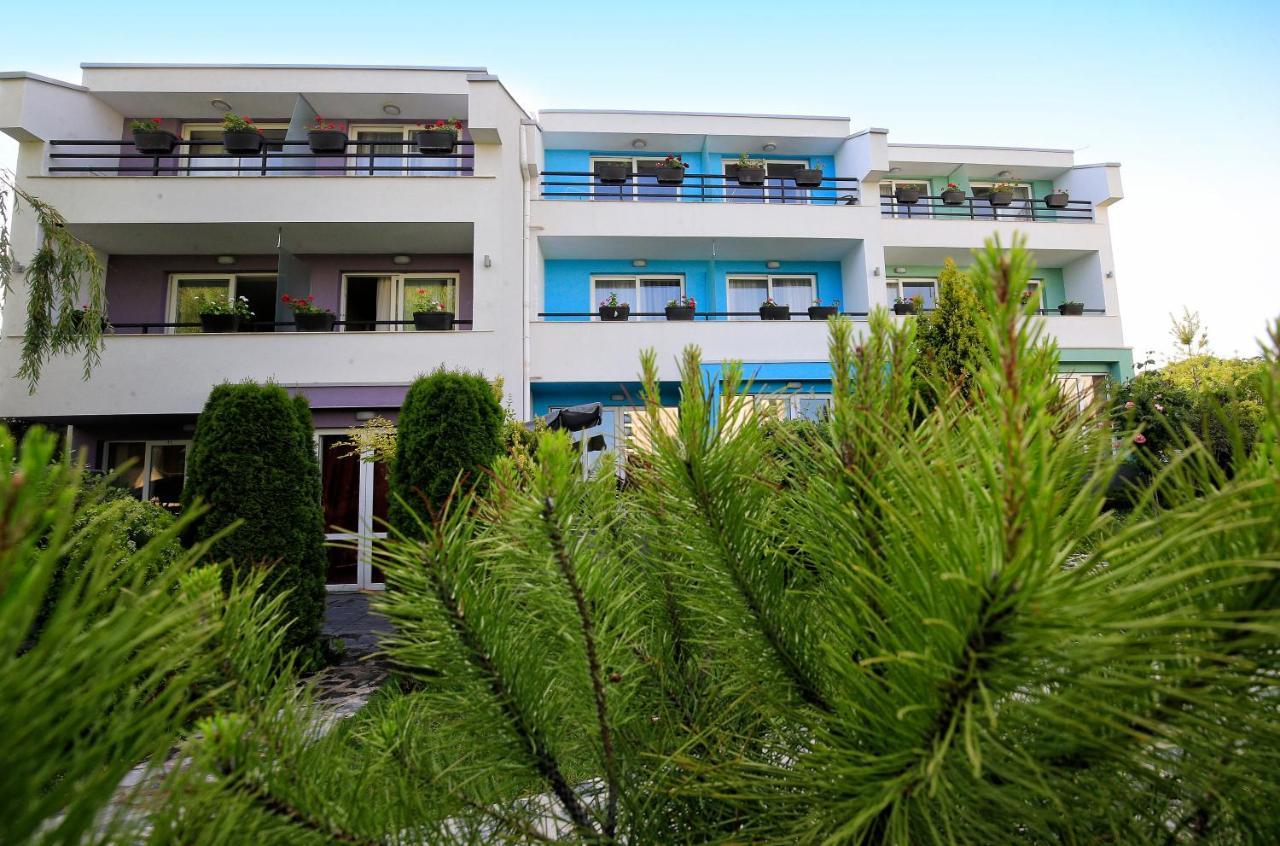 Stayinn Rainbow Houses Beachfront By Asteri Hotels Солнечный берег Экстерьер фото