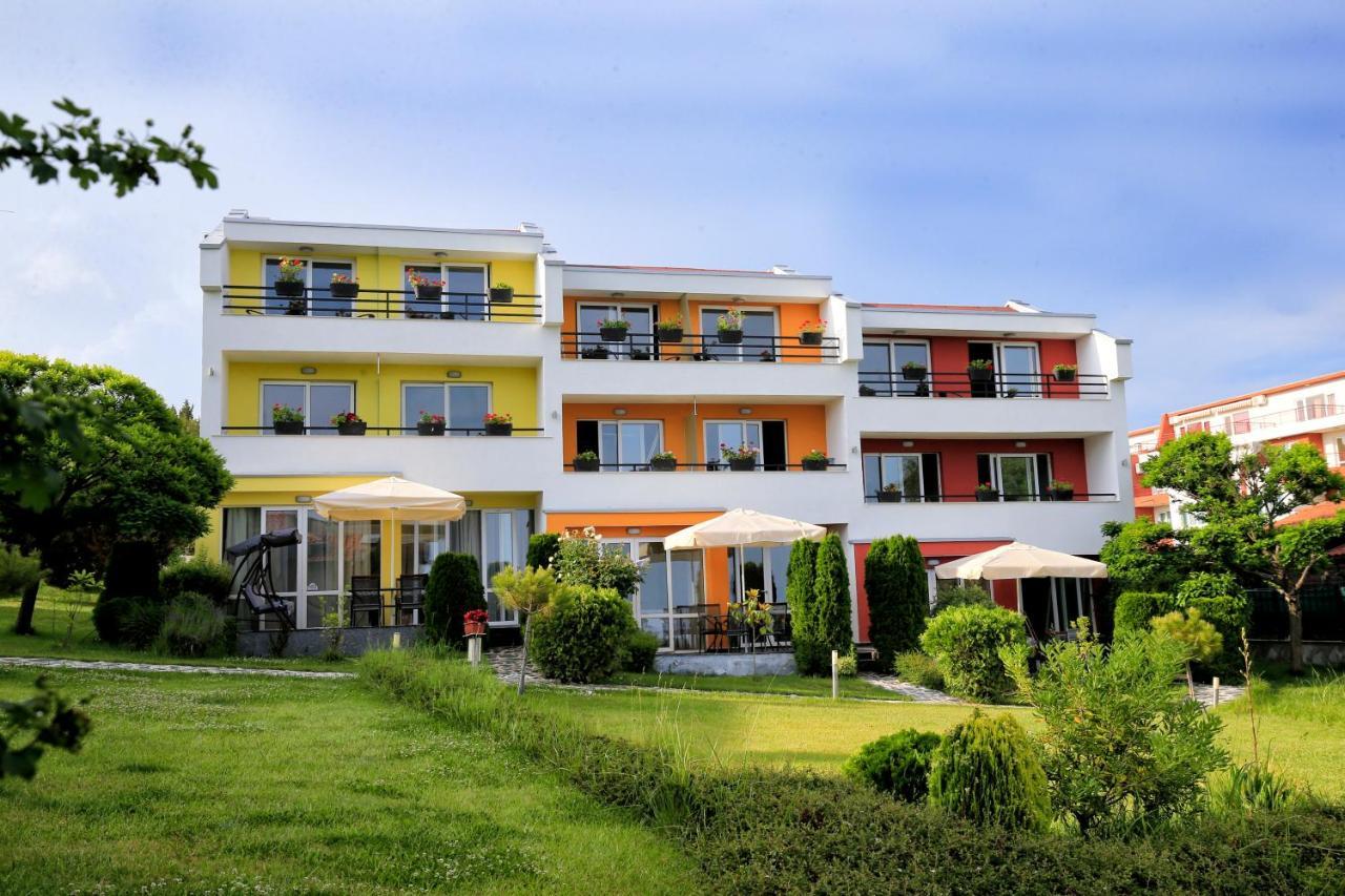 Stayinn Rainbow Houses Beachfront By Asteri Hotels Солнечный берег Экстерьер фото