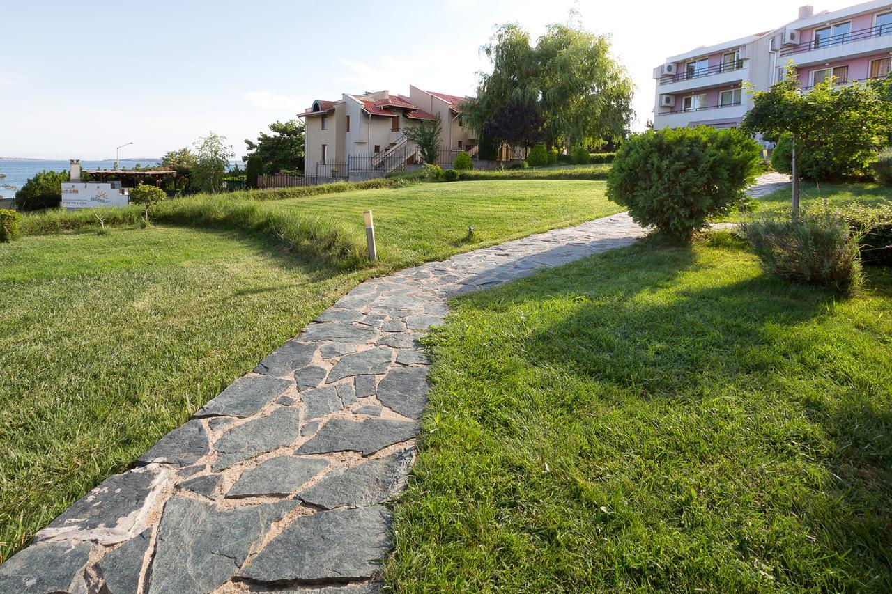 Stayinn Rainbow Houses Beachfront By Asteri Hotels Солнечный берег Экстерьер фото
