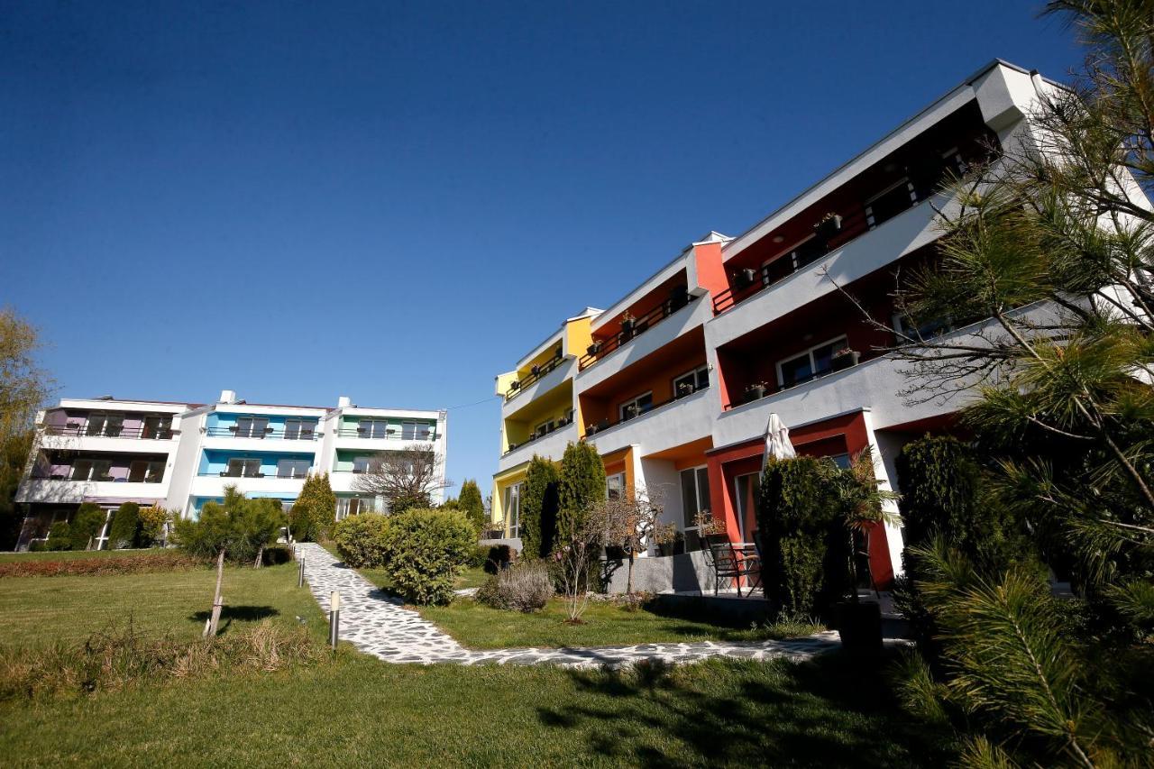 Stayinn Rainbow Houses Beachfront By Asteri Hotels Солнечный берег Экстерьер фото