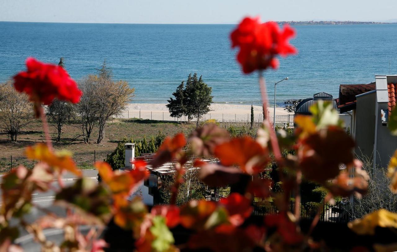 Stayinn Rainbow Houses Beachfront By Asteri Hotels Солнечный берег Экстерьер фото